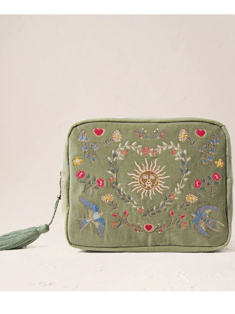 ELIZABETH SCARLETT
Earth Goddess Velvet Wash Bag - Olive